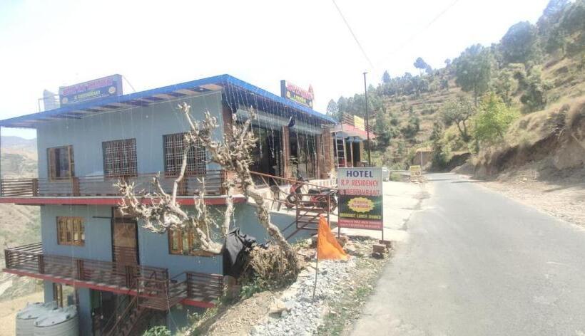 ホテル R P Residency