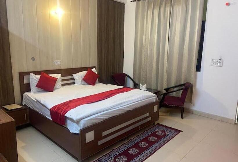 호텔 Rajhans Regency Meerut