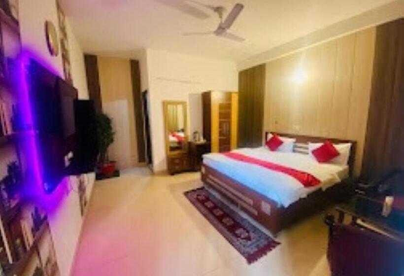 호텔 Rajhans Regency Meerut