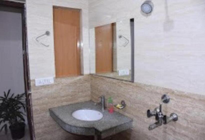 호텔 Rajhans Regency Meerut