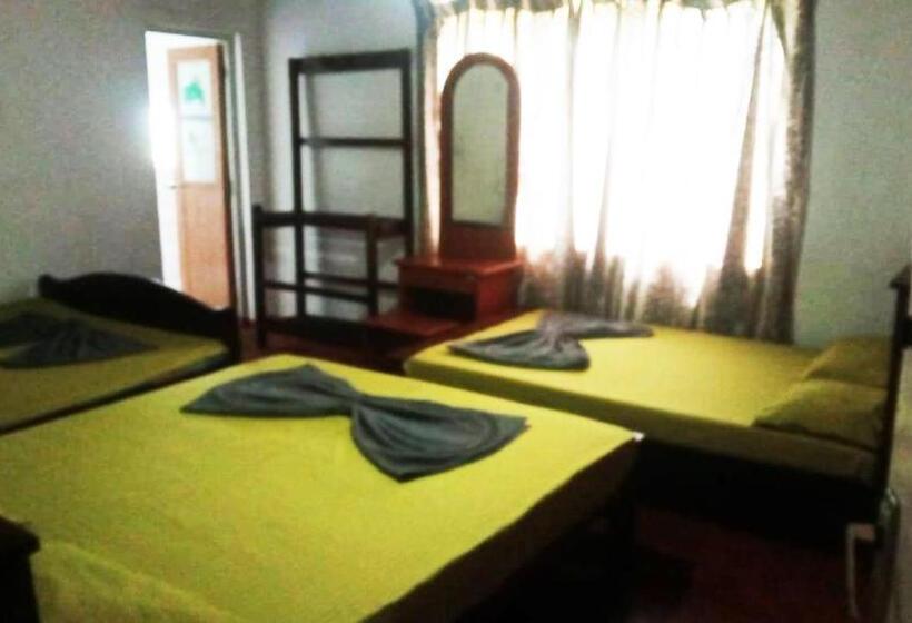 בית מלון כפרי Riverston Hub