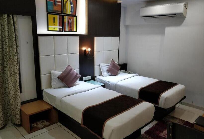 בית מלון כפרי Royal Shelter Vapi