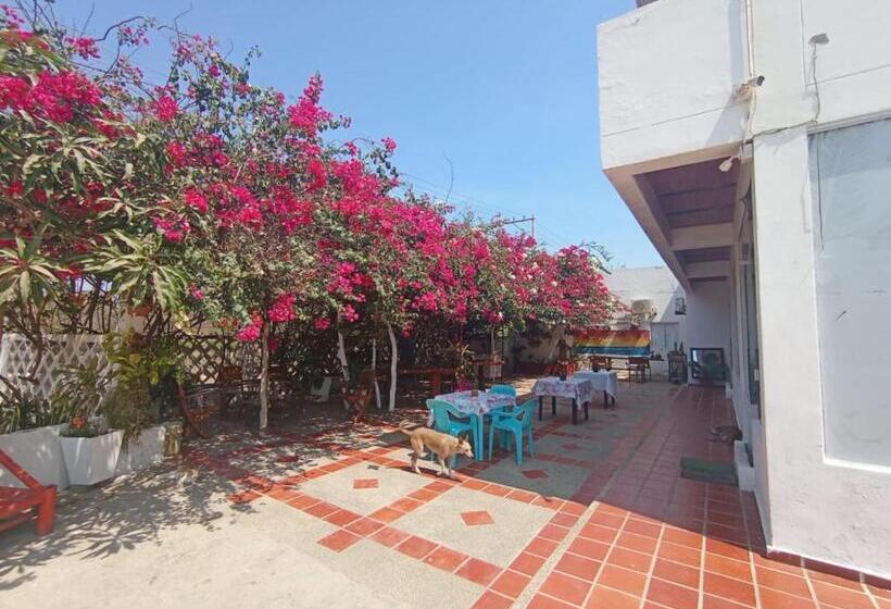 酒店 Santa Veronica Inn