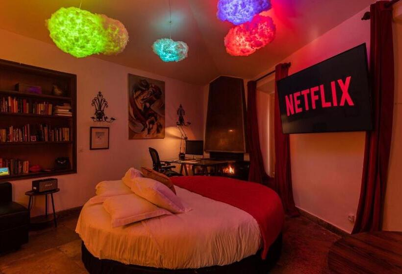 هتل Sintra Wow   Unique Double Smart Room In 17th Century Palace! Hot Tub, Snooker, Bbq, Ps5, Sauna, Gym