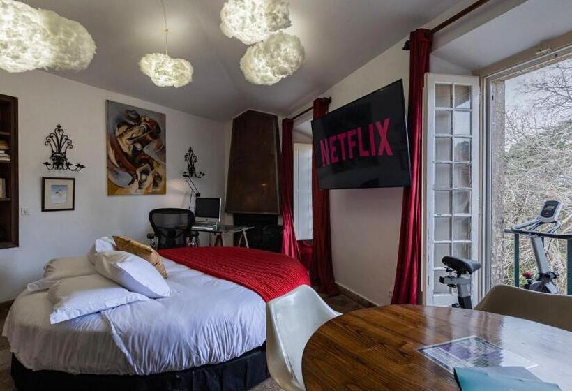 هتل Sintra Wow   Unique Double Smart Room In 17th Century Palace! Hot Tub, Snooker, Bbq, Ps5, Sauna, Gym