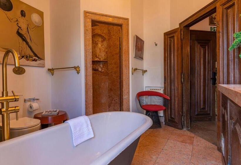 هتل Sintra Wow   Unique Double Smart Room In 17th Century Palace! Hot Tub, Snooker, Bbq, Ps5, Sauna, Gym