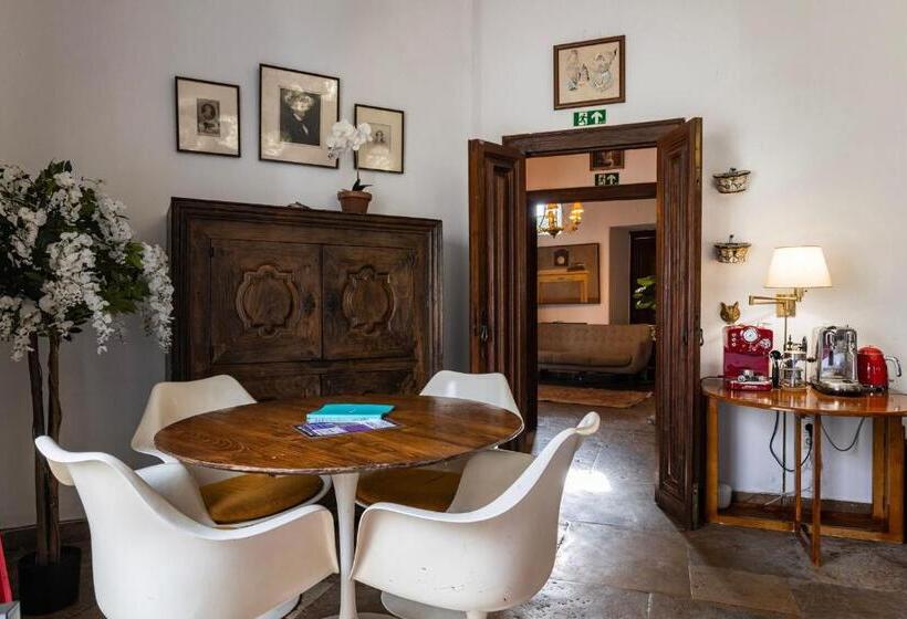 هتل Sintra Wow   Unique Double Smart Room In 17th Century Palace! Hot Tub, Snooker, Bbq, Ps5, Sauna, Gym