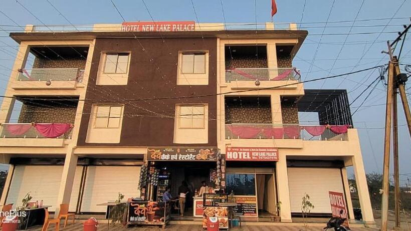 ホテル The New Lake Palace