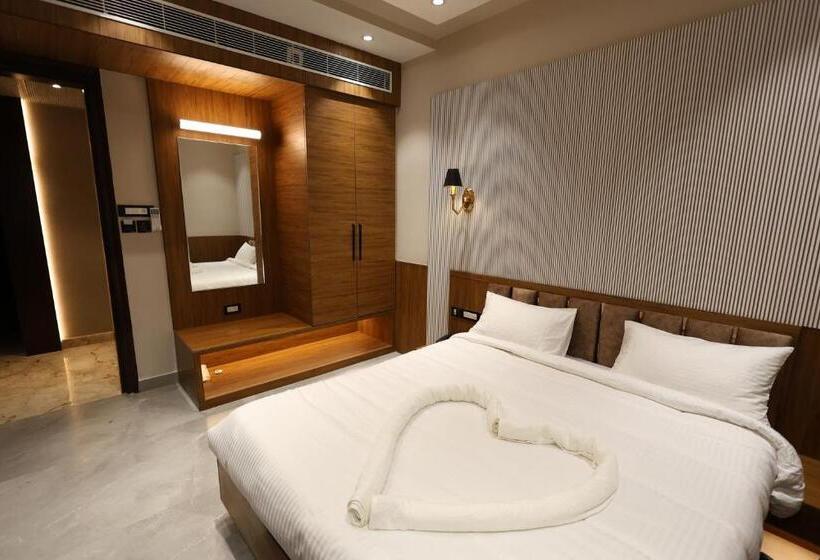 Отель The Srm Crystal