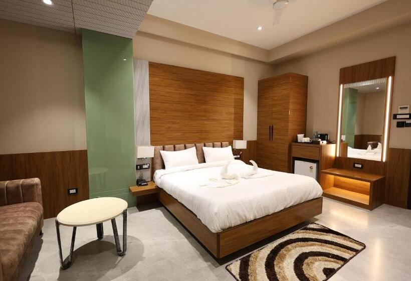 ホテル The Srm Crystal