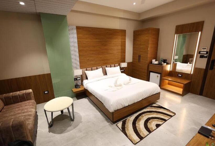 Отель The Srm Crystal