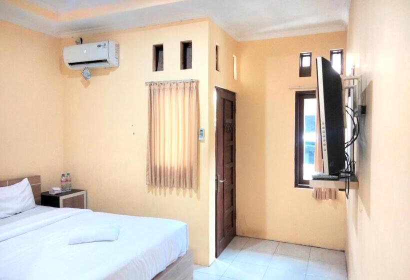 Szálloda Wisma Mutiara Near Alun Alun Demak Mitra Reddoorz