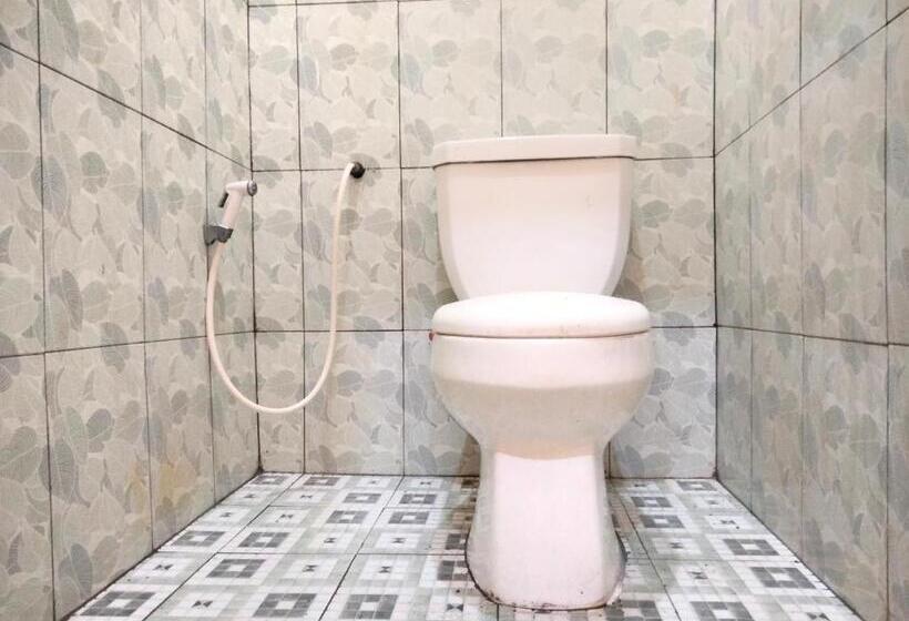 Hotel Wisma Mutiara Near Alun Alun Demak Mitra Reddoorz