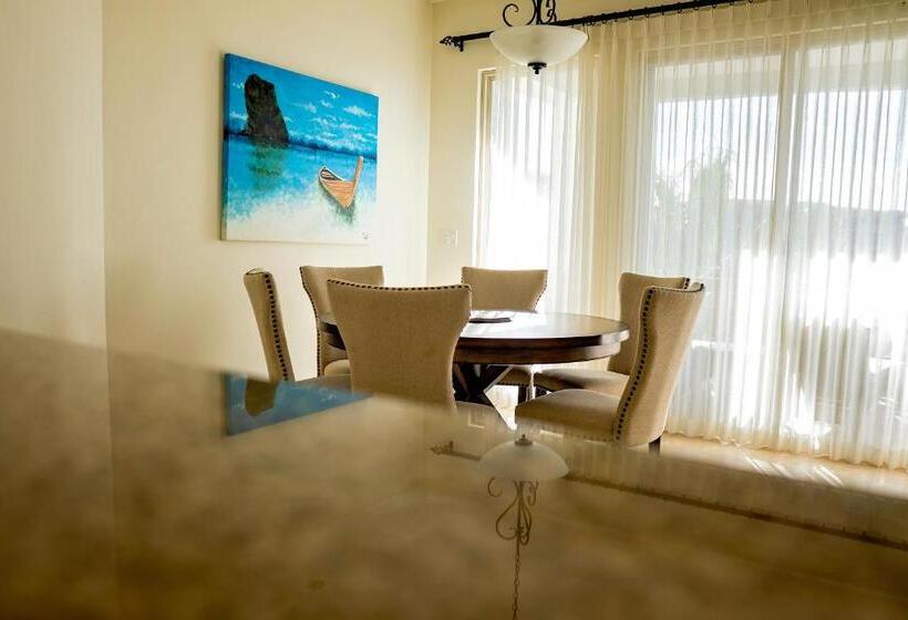 Paraiso Del Mar Condominiums