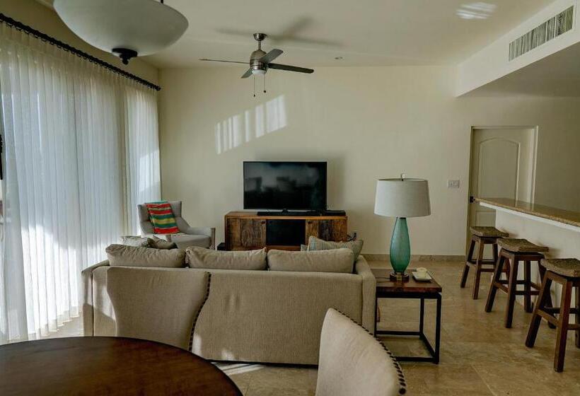 Paraiso Del Mar Condominiums