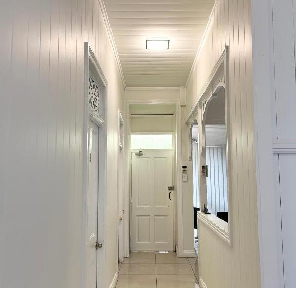 پانسیون 26 Gladstone Rd Highgate Hill