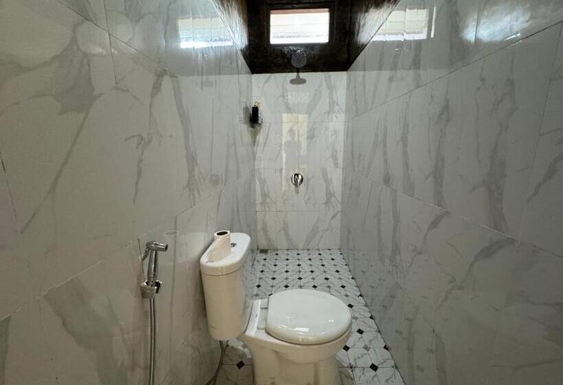 פנסיון Asri Dana Guest House