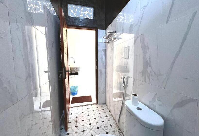 פנסיון Asri Dana Guest House