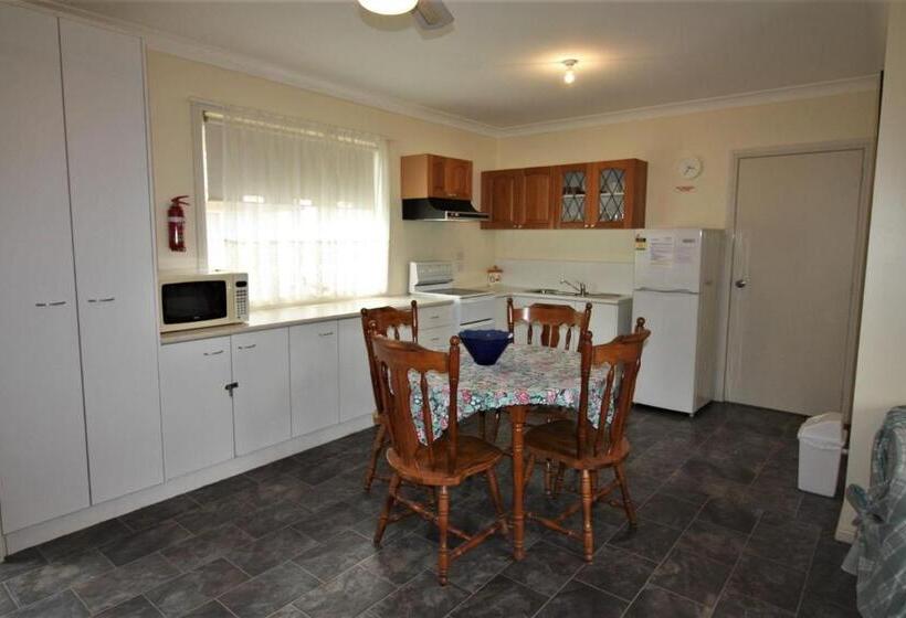 פנסיון Batch On The Bounty