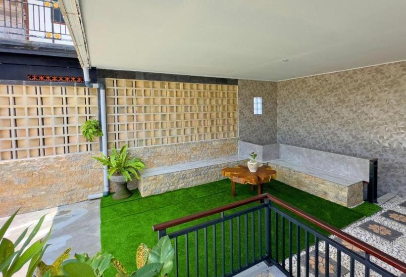 פנסיון Euro House