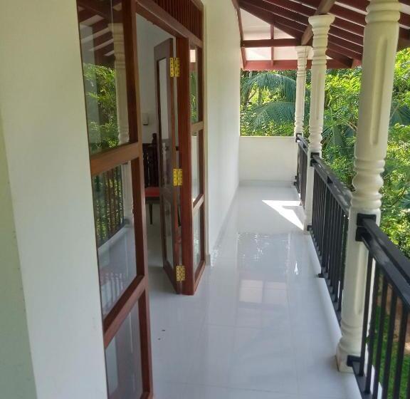 Пансион Evi S Place