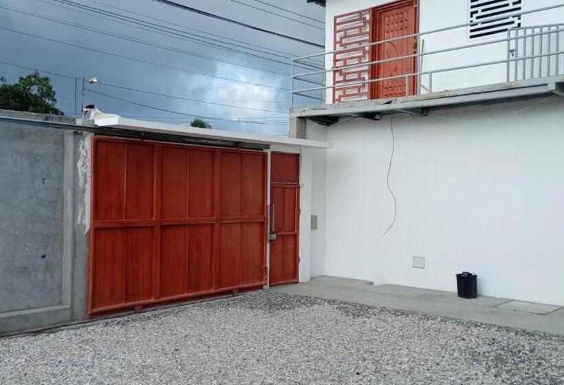 פנסיון Hostal Salinas House