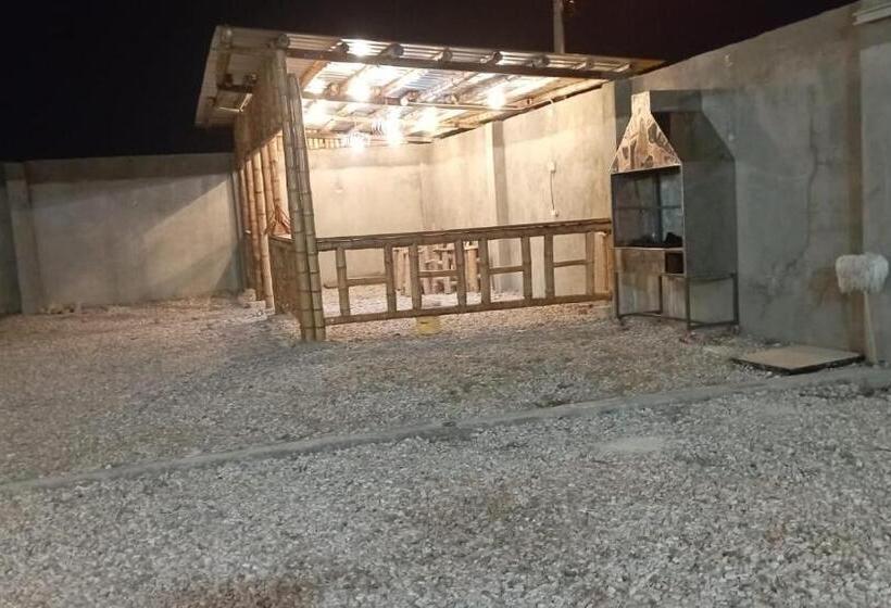 פנסיון Hostal Salinas House