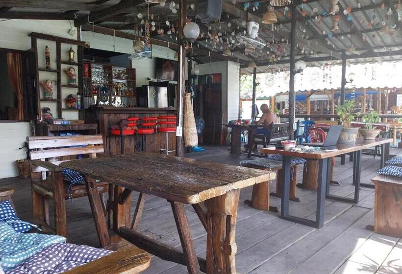 ペンション Jonnie S Riverside Resort