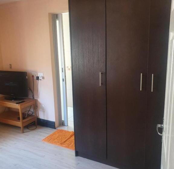 פנסיון Ludinz Guest House