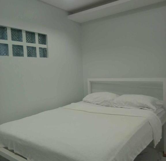 펜션 Manel Guest House