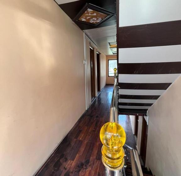 Пансион Pine Brooke Pahalgam