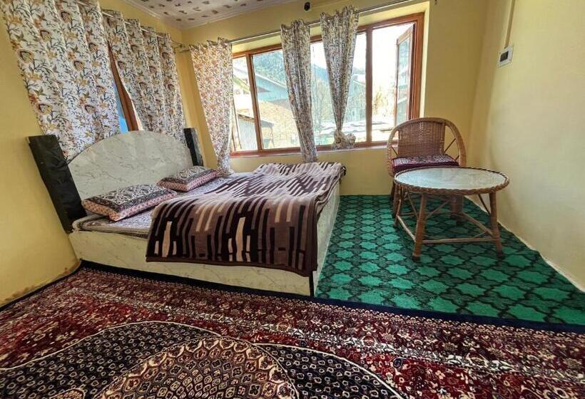 Пансион Pine Brooke Pahalgam