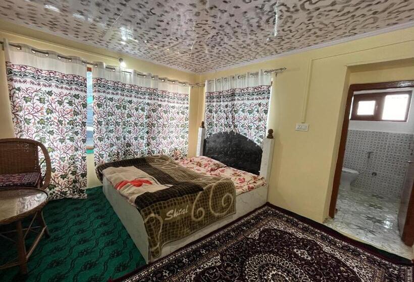 Пансион Pine Brooke Pahalgam