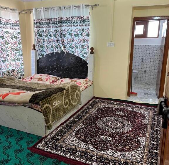 펜션 Pine Brooke Pahalgam