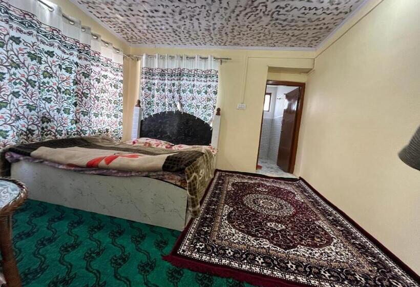 Пансион Pine Brooke Pahalgam