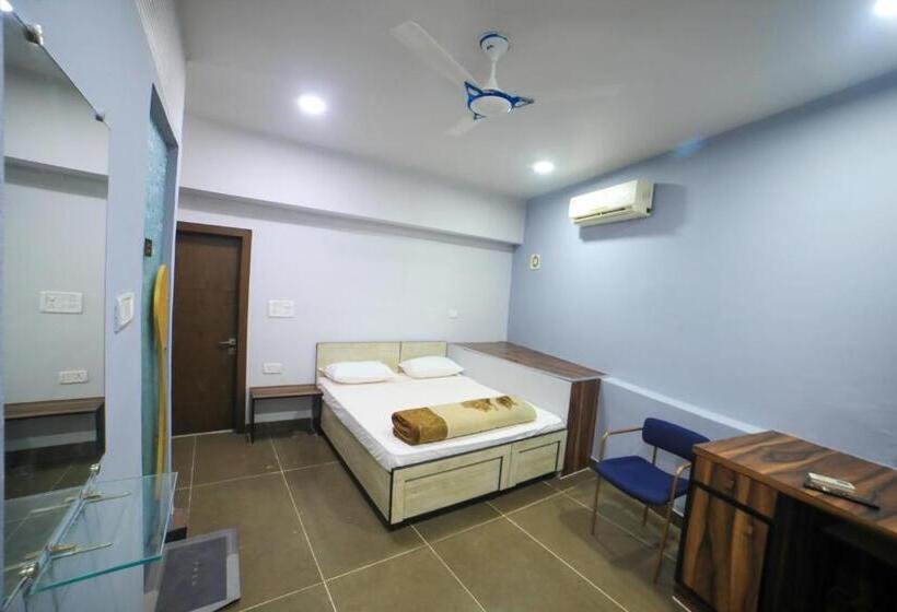 פנסיון Ramashray Premium Studio Apartments