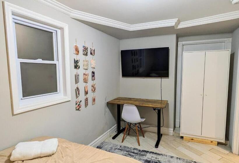 پانسیون Lovely Room At 3 Bedroom Apt At The Heart Of East Village