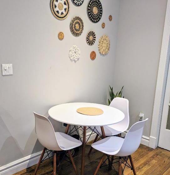 پانسیون Lovely Room At 3 Bedroom Apt At The Heart Of East Village