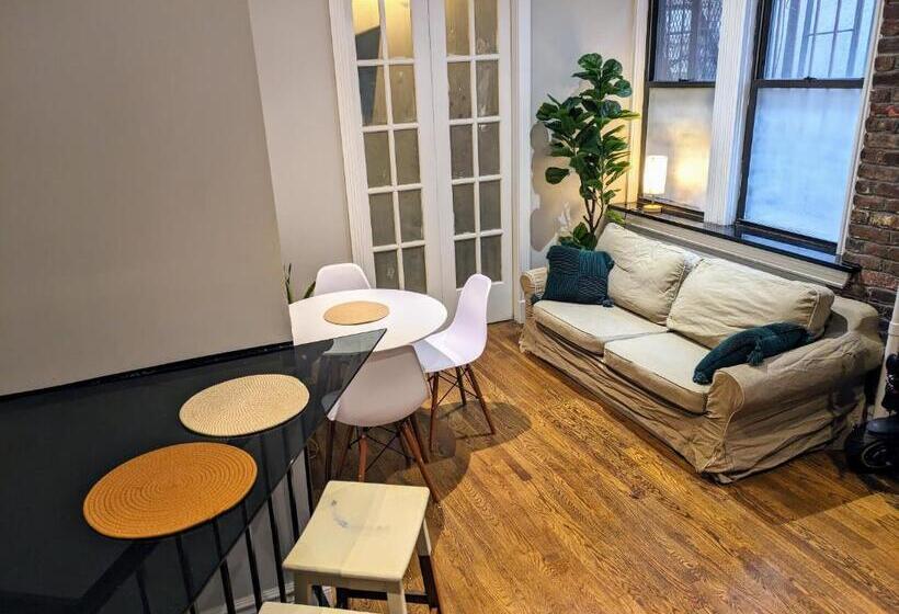 پانسیون Lovely Room At 3 Bedroom Apt At The Heart Of East Village