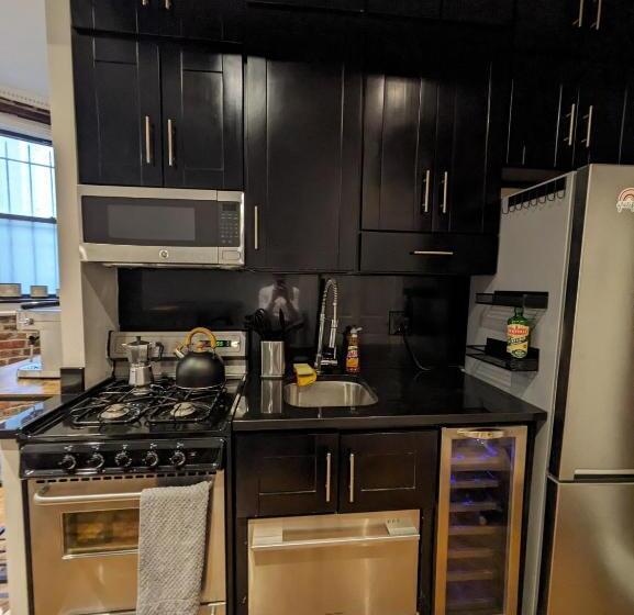 پانسیون Lovely Room At 3 Bedroom Apt At The Heart Of East Village