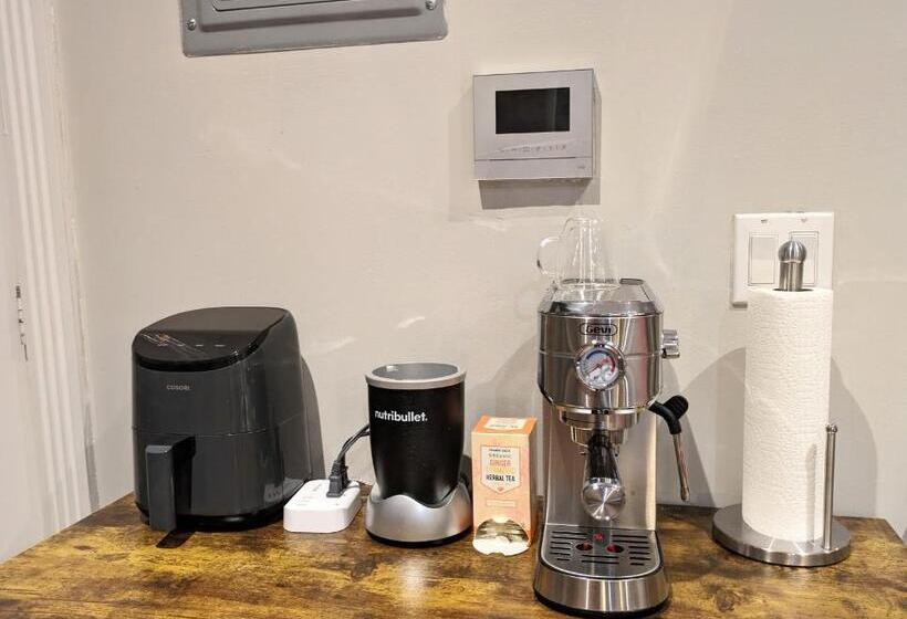 پانسیون Lovely Room At 3 Bedroom Apt At The Heart Of East Village