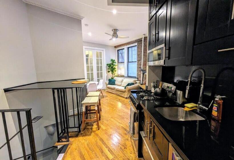 پانسیون Lovely Room At 3 Bedroom Apt At The Heart Of East Village