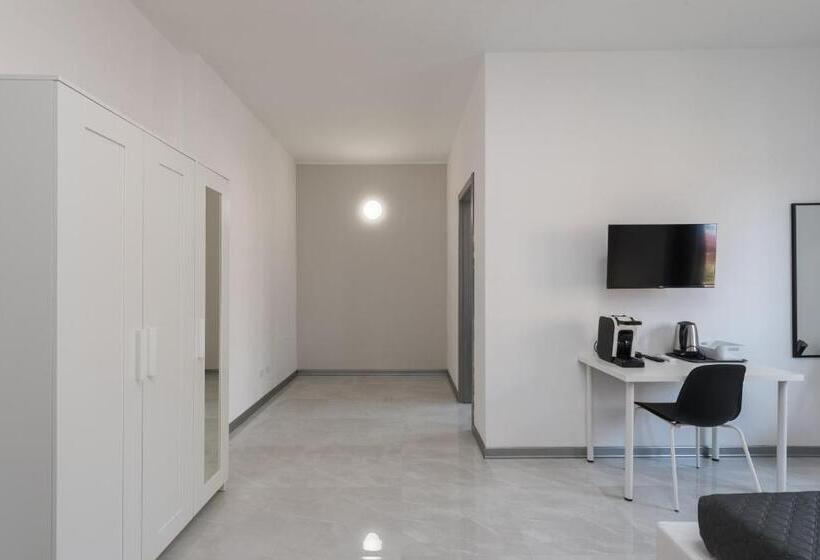 פנסיון Travelershome Ciampino Airport Guesthouse 600m To Airport