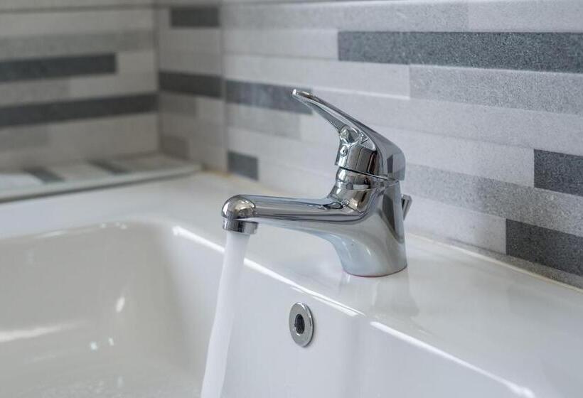 פנסיון Travelershome Ciampino Airport Guesthouse 600m To Airport