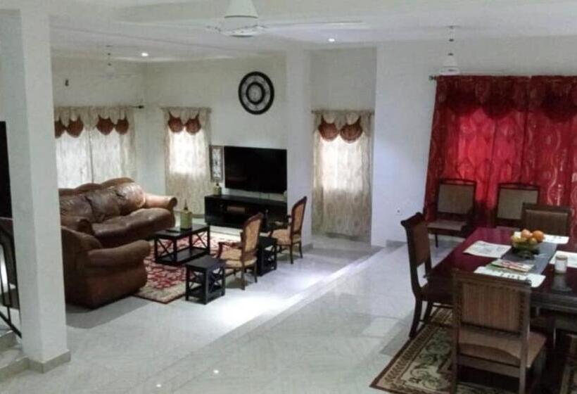 پانسیون Villa At Grace