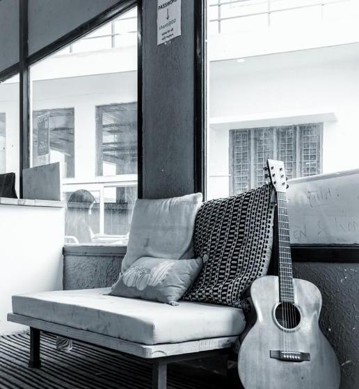 Shanti Hostel And Cafe With Pool