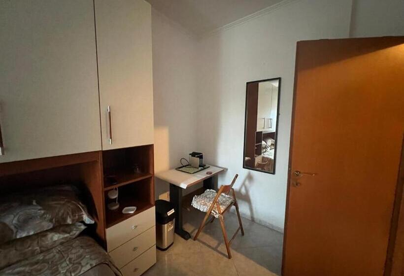 ベッドアンドブレックファースト Alloggio Turistico Francy Home