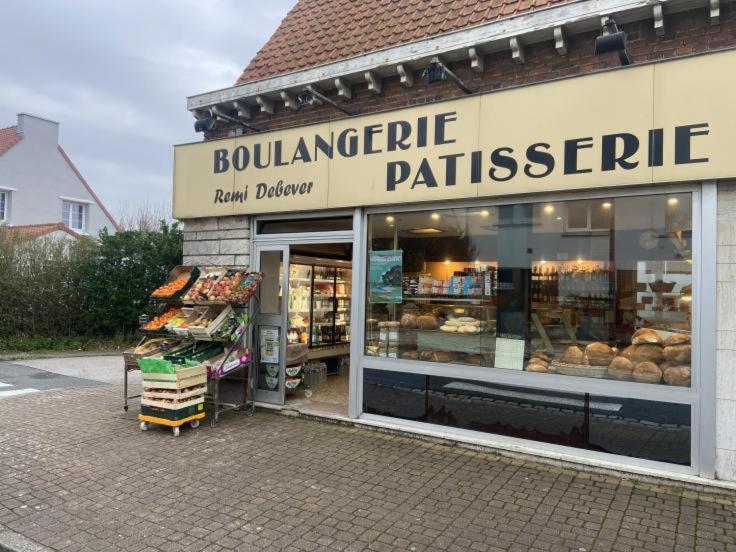 ベッドアンドブレックファースト Sangatte Guest House   Studio Room Sunset   Seafront