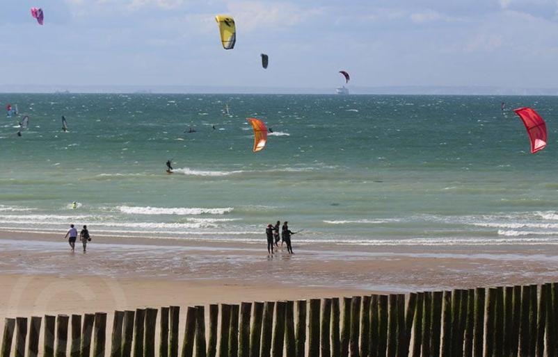 ベッドアンドブレックファースト Sangatte Guest House   Studio Room Sunset   Seafront