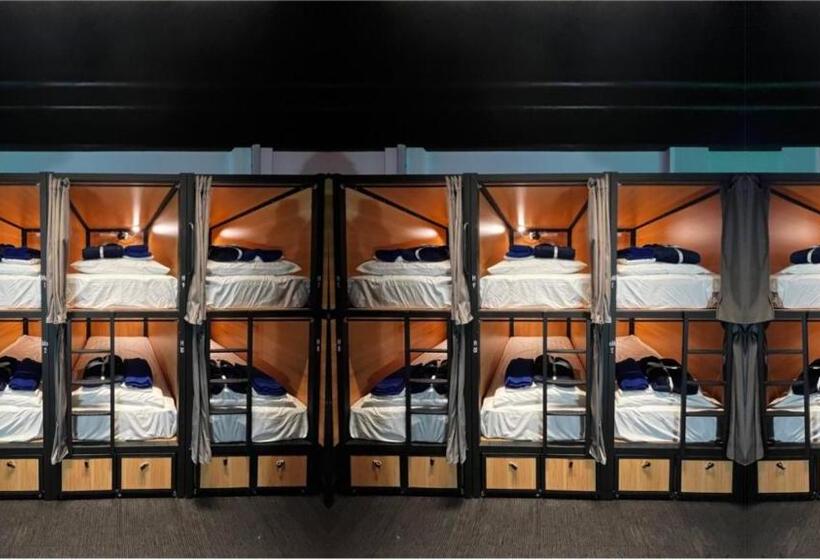 Capsuleaccom Hostel